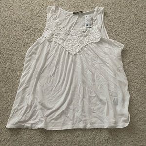 Mi.lieux white tank top w/lace embroidery.  Sz-L. NWT